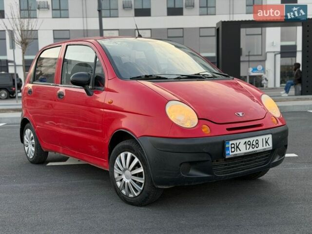 Червоний Деу Матіз, об'ємом двигуна 0.8 л та пробігом 158 тис. км за 1490 $, фото 1 на Automoto.ua