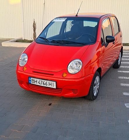 Красный Дэу Матиз, объемом двигателя 0.8 л и пробегом 300 тыс. км за 2500 $, фото 1 на Automoto.ua