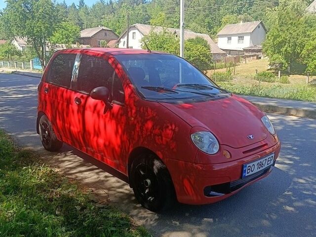 Красный Дэу Матиз, объемом двигателя 0.8 л и пробегом 202 тыс. км за 1250 $, фото 1 на Automoto.ua