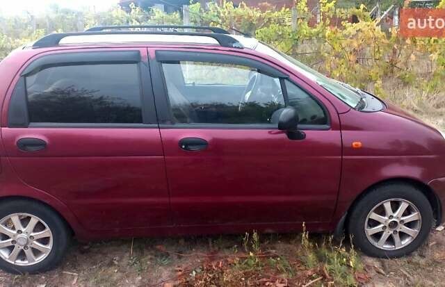 Червоний Деу Матіз, об'ємом двигуна 0.8 л та пробігом 121 тис. км за 3000 $, фото 1 на Automoto.ua