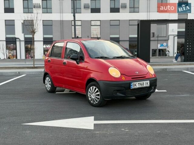 Красный Дэу Матиз, объемом двигателя 0.8 л и пробегом 150 тыс. км за 1350 $, фото 1 на Automoto.ua
