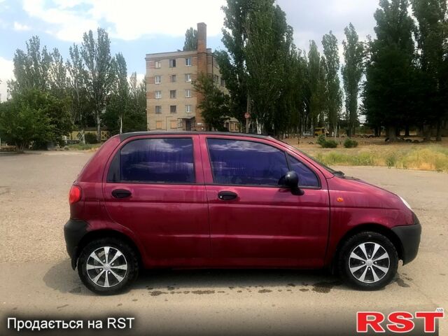 Красный Дэу Матиз, объемом двигателя 0.8 л и пробегом 200 тыс. км за 1900 $, фото 1 на Automoto.ua