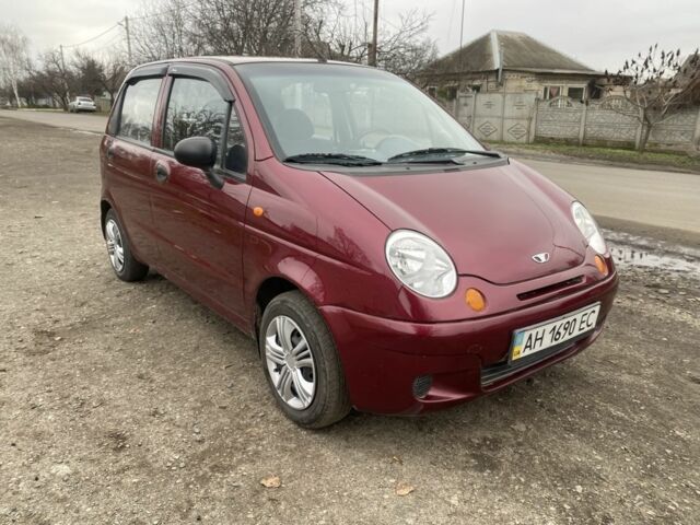 Красный Дэу Матиз, объемом двигателя 0.8 л и пробегом 100 тыс. км за 1800 $, фото 1 на Automoto.ua