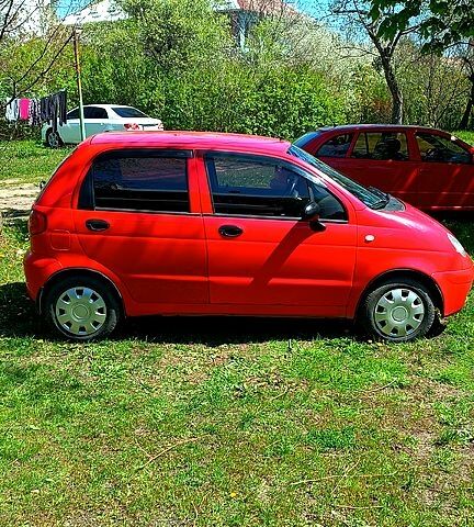 Красный Дэу Матиз, объемом двигателя 0.8 л и пробегом 160 тыс. км за 2400 $, фото 1 на Automoto.ua