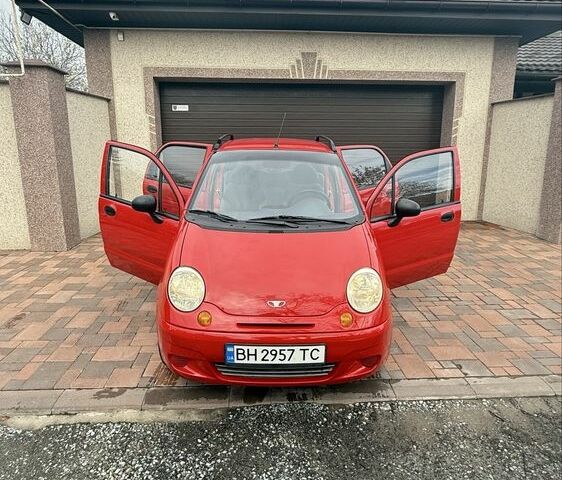 Красный Дэу Матиз, объемом двигателя 0.8 л и пробегом 64 тыс. км за 3300 $, фото 1 на Automoto.ua