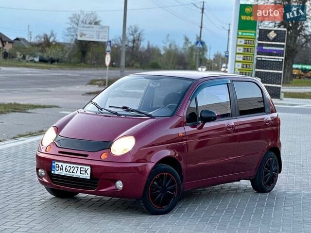 Красный Дэу Матиз, объемом двигателя 0.8 л и пробегом 120 тыс. км за 2200 $, фото 1 на Automoto.ua