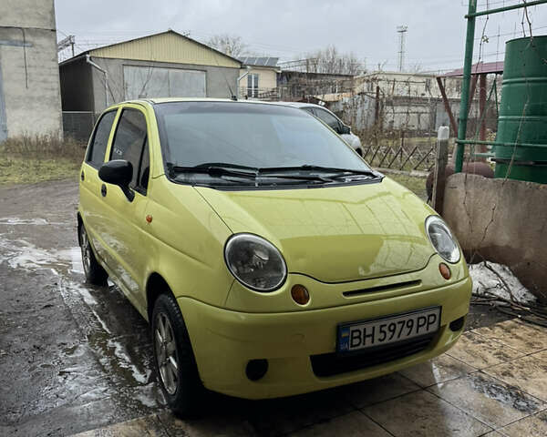 Желтый Дэу Матиз, объемом двигателя 0.8 л и пробегом 152 тыс. км за 2200 $, фото 1 на Automoto.ua