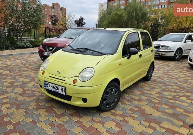 Желтый Дэу Матиз, объемом двигателя 0.8 л и пробегом 130 тыс. км за 2400 $, фото 1 на Automoto.ua