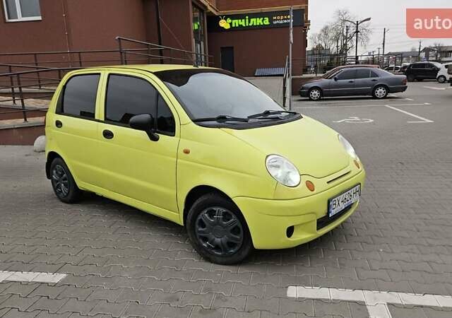 Желтый Дэу Матиз, объемом двигателя 0.8 л и пробегом 132 тыс. км за 2750 $, фото 1 на Automoto.ua