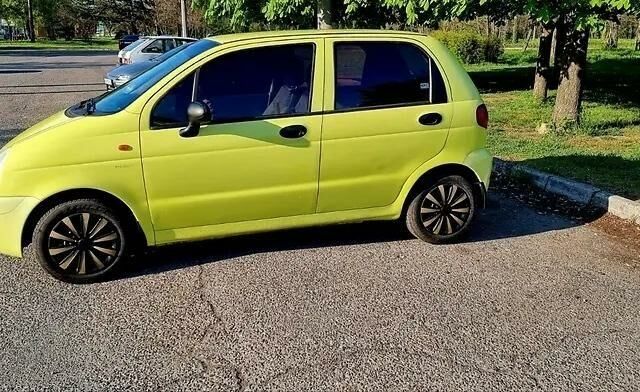 Жовтий Деу Матіз, об'ємом двигуна 1 л та пробігом 130 тис. км за 1000 $, фото 1 на Automoto.ua