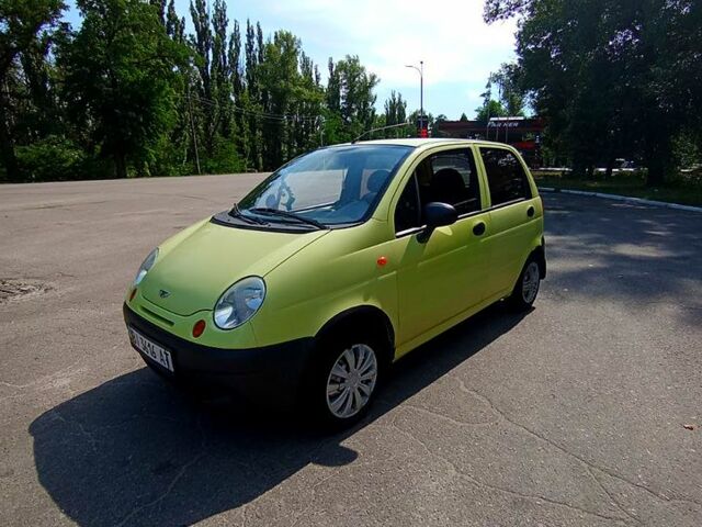 Желтый Дэу Матиз, объемом двигателя 0.8 л и пробегом 100 тыс. км за 2200 $, фото 1 на Automoto.ua