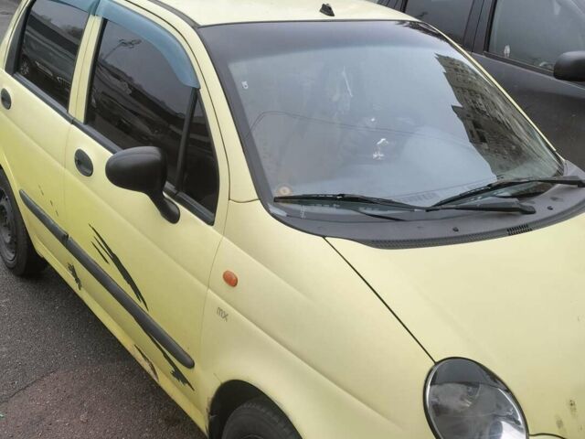 Желтый Дэу Матиз, объемом двигателя 0.8 л и пробегом 136 тыс. км за 1900 $, фото 1 на Automoto.ua