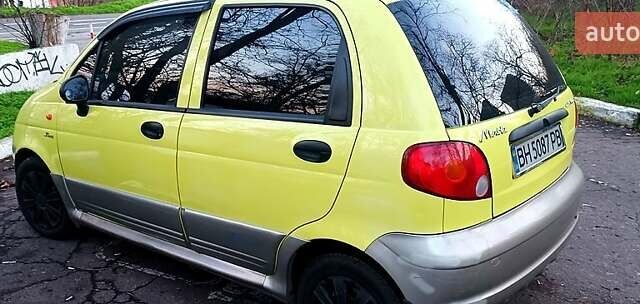 Желтый Дэу Матиз, объемом двигателя 1 л и пробегом 129 тыс. км за 2500 $, фото 1 на Automoto.ua