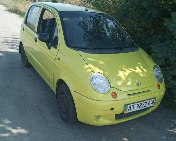 Желтый Дэу Матиз, объемом двигателя 0.8 л и пробегом 150 тыс. км за 2400 $, фото 1 на Automoto.ua