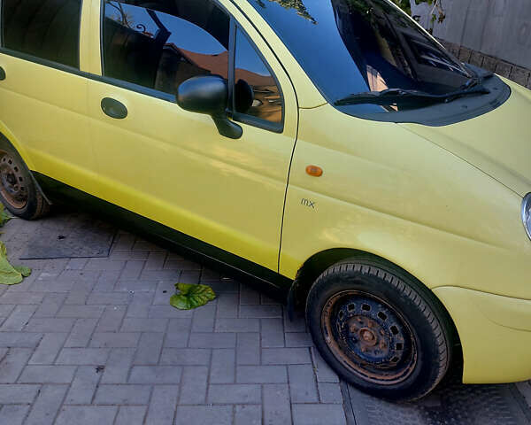 Желтый Дэу Матиз, объемом двигателя 0.8 л и пробегом 130 тыс. км за 3000 $, фото 1 на Automoto.ua