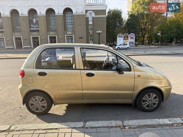 Желтый Дэу Матиз, объемом двигателя 0.8 л и пробегом 25 тыс. км за 3900 $, фото 1 на Automoto.ua