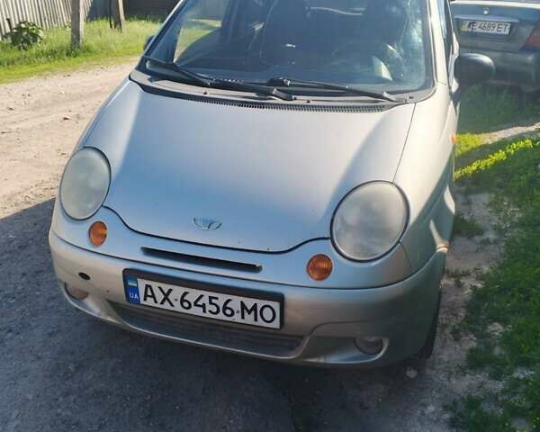 Деу Матіз 2004 у Люботине на Automoto.ua Сірий Деу Матіз, об'ємом двигуна 0.8 л та пробігом 160 тис. км за 1800 $, фото 1 на Automoto.ua