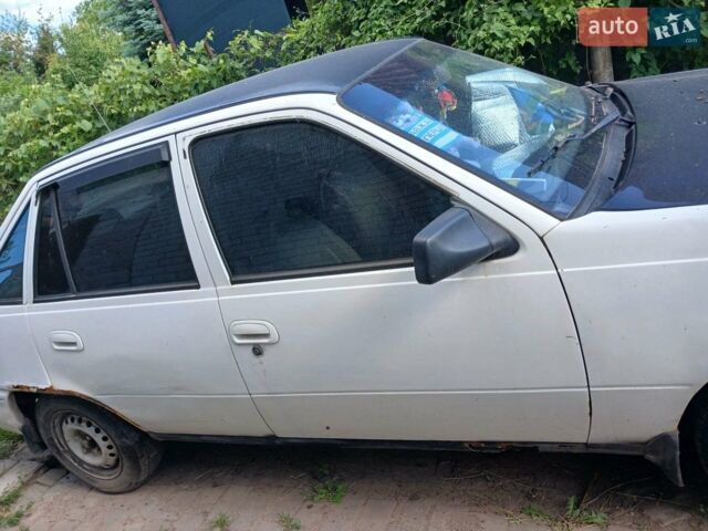 Белый Дэу Нексия, объемом двигателя 1.6 л и пробегом 120 тыс. км за 1300 $, фото 1 на Automoto.ua