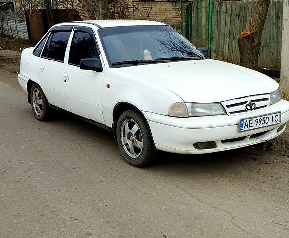 Белый Дэу Нексия, объемом двигателя 1.5 л и пробегом 250 тыс. км за 1800 $, фото 1 на Automoto.ua