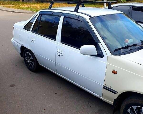 Белый Дэу Нексия, объемом двигателя 1.5 л и пробегом 100 тыс. км за 1300 $, фото 1 на Automoto.ua