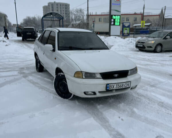 Белый Дэу Нексия, объемом двигателя 1.5 л и пробегом 261 тыс. км за 1050 $, фото 1 на Automoto.ua