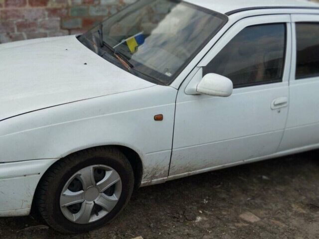 Белый Дэу Нексия, объемом двигателя 1.6 л и пробегом 250 тыс. км за 1200 $, фото 1 на Automoto.ua