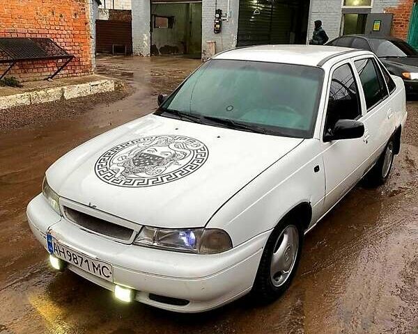 Белый Дэу Нексия, объемом двигателя 1.5 л и пробегом 270 тыс. км за 1150 $, фото 1 на Automoto.ua