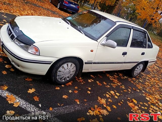 Белый Дэу Нексия, объемом двигателя 1.5 л и пробегом 325 тыс. км за 1500 $, фото 1 на Automoto.ua