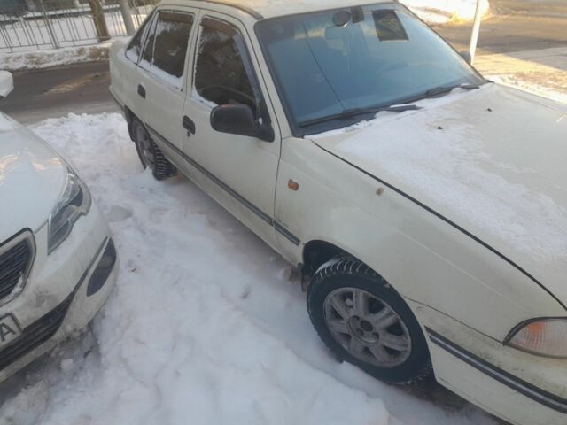 Белый Дэу Нексия, объемом двигателя 1.5 л и пробегом 96 тыс. км за 2700 $, фото 1 на Automoto.ua