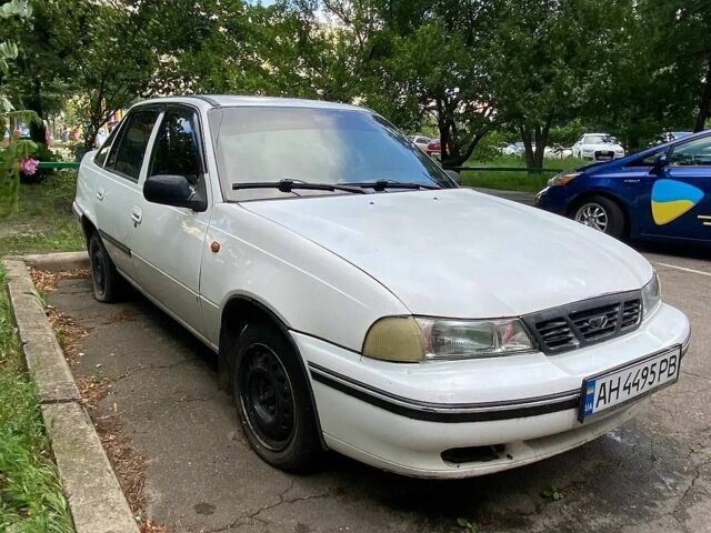 Белый Дэу Нексия, объемом двигателя 1.5 л и пробегом 150 тыс. км за 1100 $, фото 1 на Automoto.ua