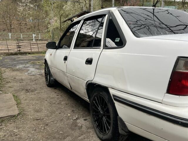 Белый Дэу Нексия, объемом двигателя 1.5 л и пробегом 200 тыс. км за 1000 $, фото 1 на Automoto.ua