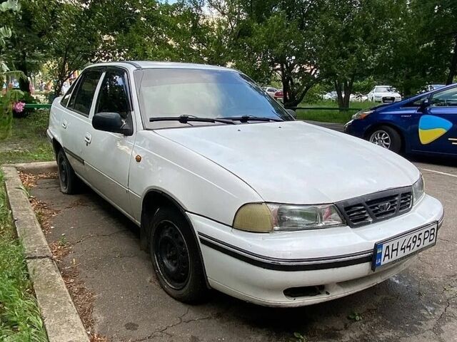 Белый Дэу Нексия, объемом двигателя 1.5 л и пробегом 150 тыс. км за 1500 $, фото 1 на Automoto.ua