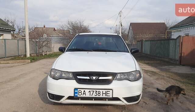 Белый Дэу Нексия, объемом двигателя 1.5 л и пробегом 104 тыс. км за 2700 $, фото 1 на Automoto.ua