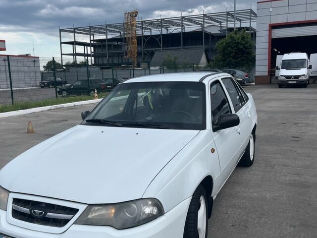 Белый Дэу Нексия, объемом двигателя 1.5 л и пробегом 203 тыс. км за 2000 $, фото 1 на Automoto.ua