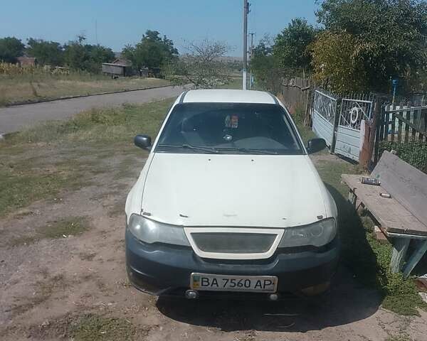 Білий Деу Нексія, об'ємом двигуна 1.5 л та пробігом 300 тис. км за 1300 $, фото 1 на Automoto.ua