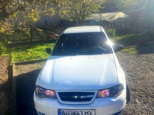 Белый Дэу Нексия, объемом двигателя 1.5 л и пробегом 151 тыс. км за 1550 $, фото 1 на Automoto.ua
