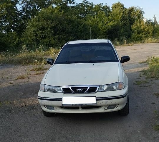 Белый Дэу Нексия, объемом двигателя 1.5 л и пробегом 270 тыс. км за 1500 $, фото 1 на Automoto.ua
