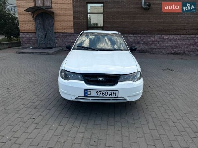Белый Дэу Нексия, объемом двигателя 1.5 л и пробегом 150 тыс. км за 1750 $, фото 1 на Automoto.ua