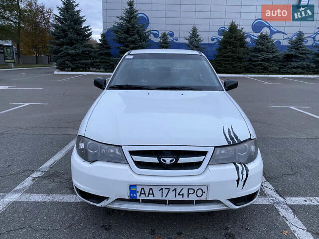 Деу Нексія 2009 у Києві на Automoto.ua Білий Деу Нексія, об'ємом двигуна 1.5 л та пробігом 180 тис. км за 1500 $, фото 1 на Automoto.ua
