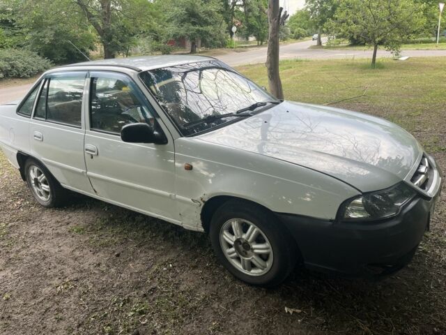 Белый Дэу Нексия, объемом двигателя 1.6 л и пробегом 200 тыс. км за 1565 $, фото 1 на Automoto.ua