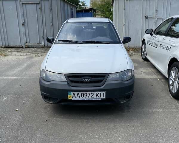 Белый Дэу Нексия, объемом двигателя 1.5 л и пробегом 102 тыс. км за 1800 $, фото 1 на Automoto.ua