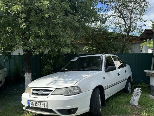Белый Дэу Нексия, объемом двигателя 1.6 л и пробегом 200 тыс. км за 1200 $, фото 1 на Automoto.ua