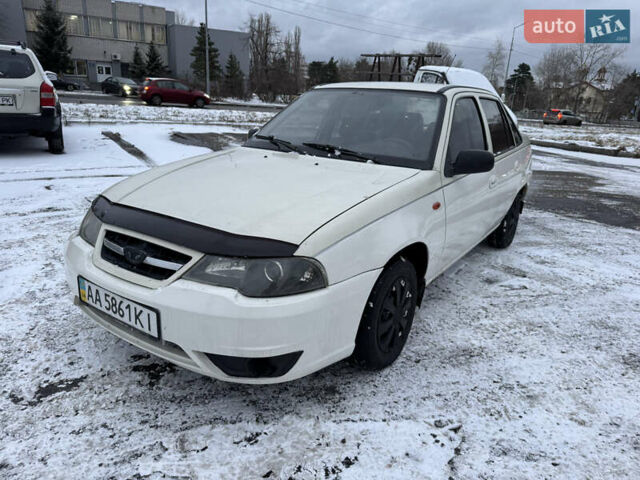 Белый Дэу Нексия, объемом двигателя 1.5 л и пробегом 240 тыс. км за 1700 $, фото 1 на Automoto.ua