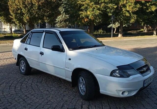 Белый Дэу Нексия, объемом двигателя 0 л и пробегом 300 тыс. км за 1999 $, фото 1 на Automoto.ua