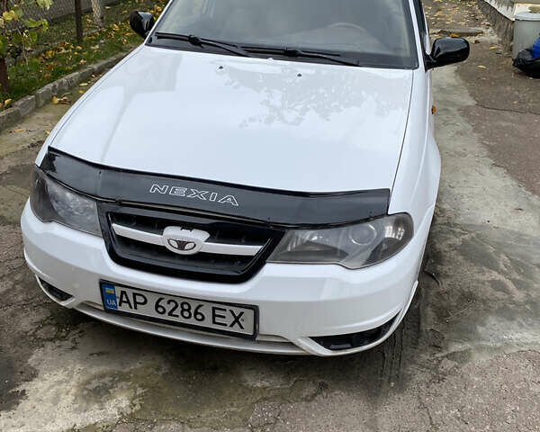 Белый Дэу Нексия, объемом двигателя 1.5 л и пробегом 280 тыс. км за 2200 $, фото 1 на Automoto.ua