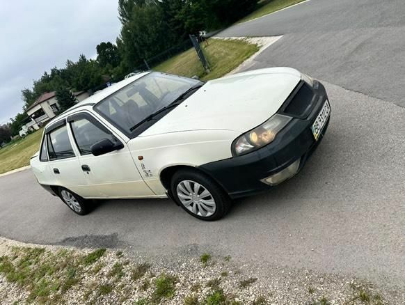 Белый Дэу Нексия, объемом двигателя 2 л и пробегом 170 тыс. км за 950 $, фото 1 на Automoto.ua