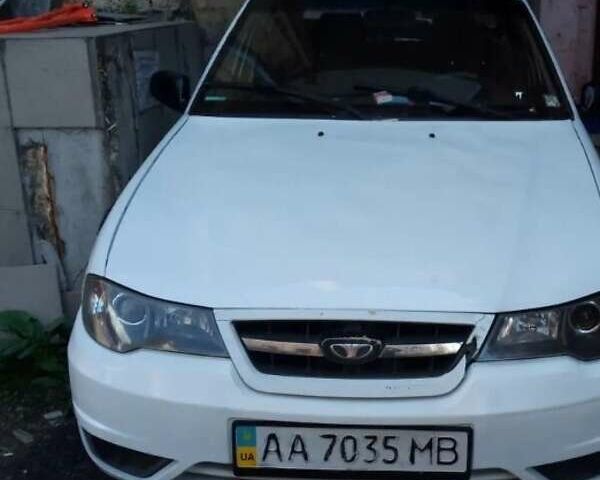 Белый Дэу Нексия, объемом двигателя 1.6 л и пробегом 325 тыс. км за 1300 $, фото 1 на Automoto.ua