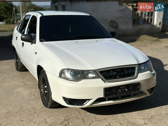 Белый Дэу Нексия, объемом двигателя 1.6 л и пробегом 165 тыс. км за 2250 $, фото 1 на Automoto.ua