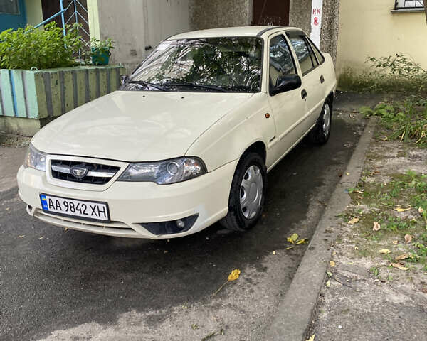 Білий Деу Нексія, об'ємом двигуна 1.6 л та пробігом 108 тис. км за 2500 $, фото 1 на Automoto.ua
