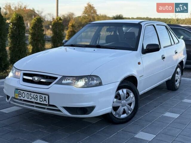 Белый Дэу Нексия, объемом двигателя 1.6 л и пробегом 150 тыс. км за 1650 $, фото 1 на Automoto.ua